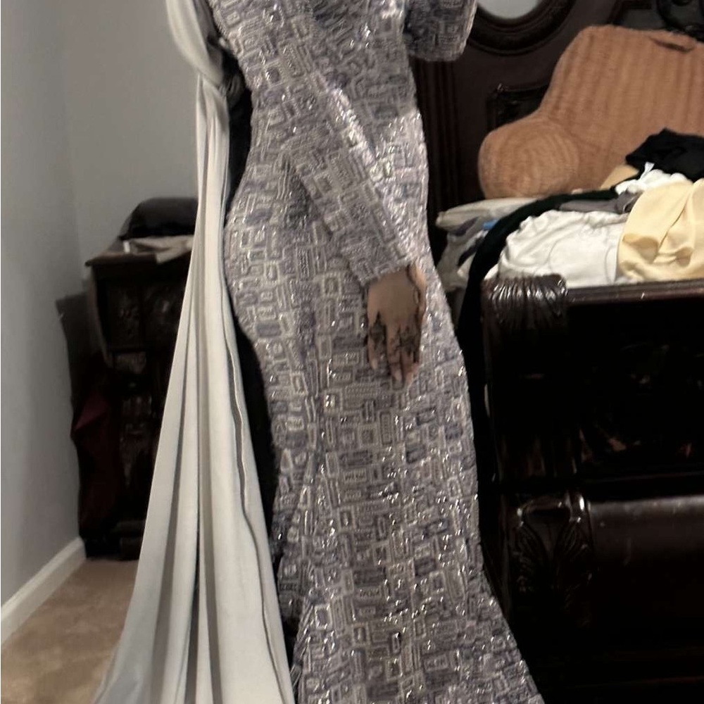 Beautiful, Custom-Made Gown Size 8 - image 2